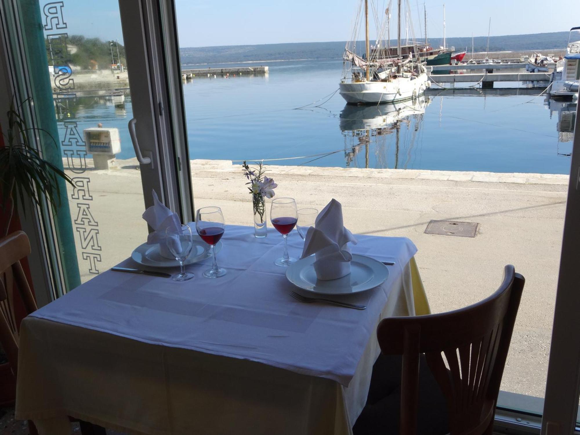 Hotel Televrin Nerezine Exteriör bild